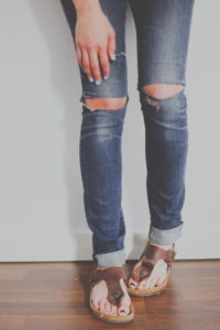 DIY Distressed Jeans DIY Distressed Jeans
