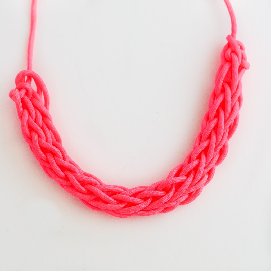 DIY Stylish Finger Knit Necklace